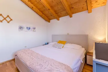 House with Private Pool for 4-5 in Sv. Ivan Dobrinjski