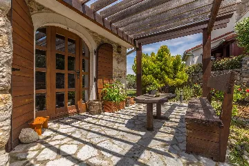 House with Private Pool for 4-5 in Sv. Ivan Dobrinjski