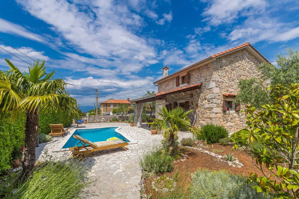 House with Private Pool for 4-5 in Sv. Ivan Dobrinjski