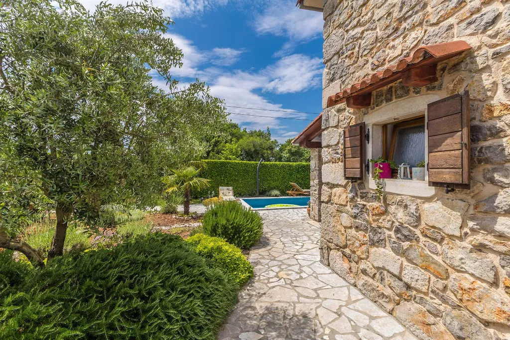House with Private Pool for 4-5 in Sv. Ivan Dobrinjski