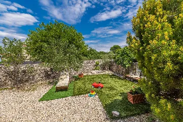 House with Private Pool for 4-5 in Sv. Ivan Dobrinjski