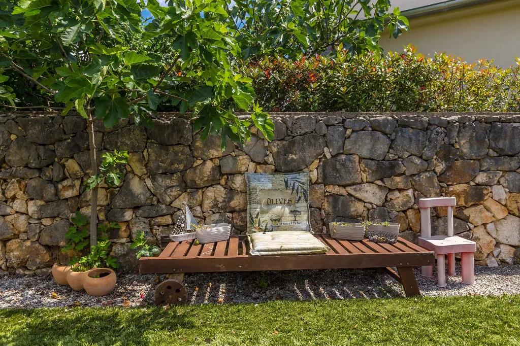 House with Private Pool for 4-5 in Sv. Ivan Dobrinjski