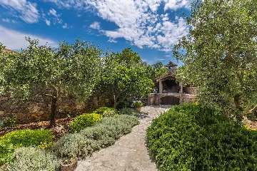 House with Private Pool for 4-5 in Sv. Ivan Dobrinjski