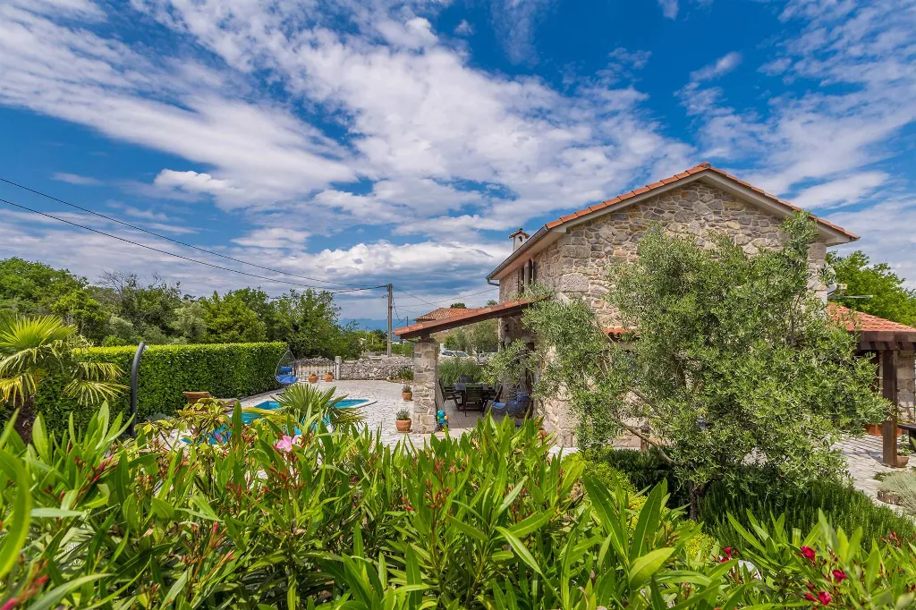 House with Private Pool for 4-5 in Sv. Ivan Dobrinjski
