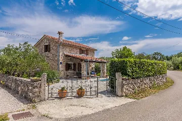 House with Private Pool for 4-5 in Sv. Ivan Dobrinjski