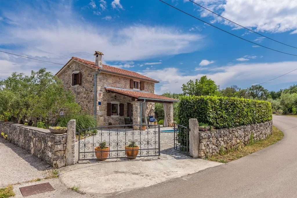 House with Private Pool for 4-5 in Sv. Ivan Dobrinjski