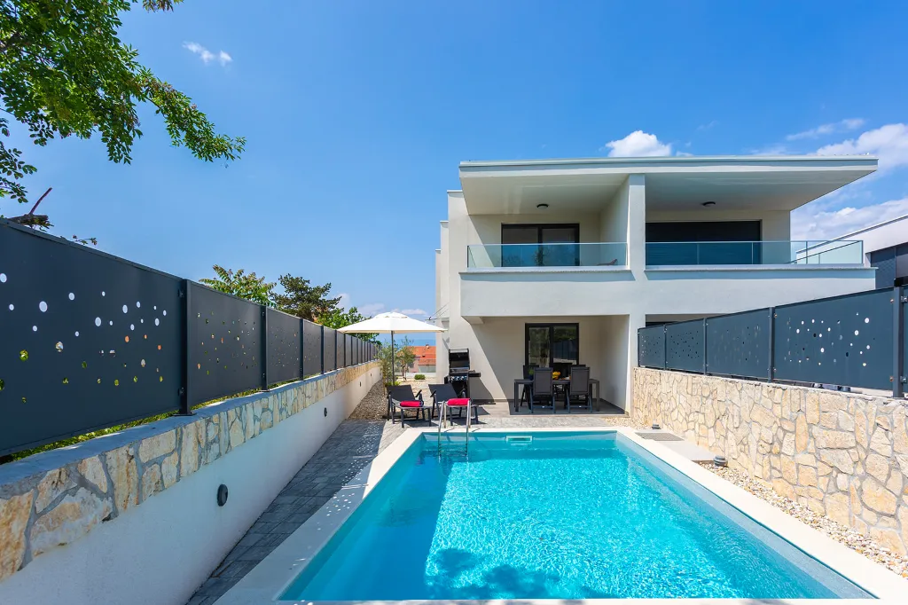 Villa with Private Pool in Malinska for 6
