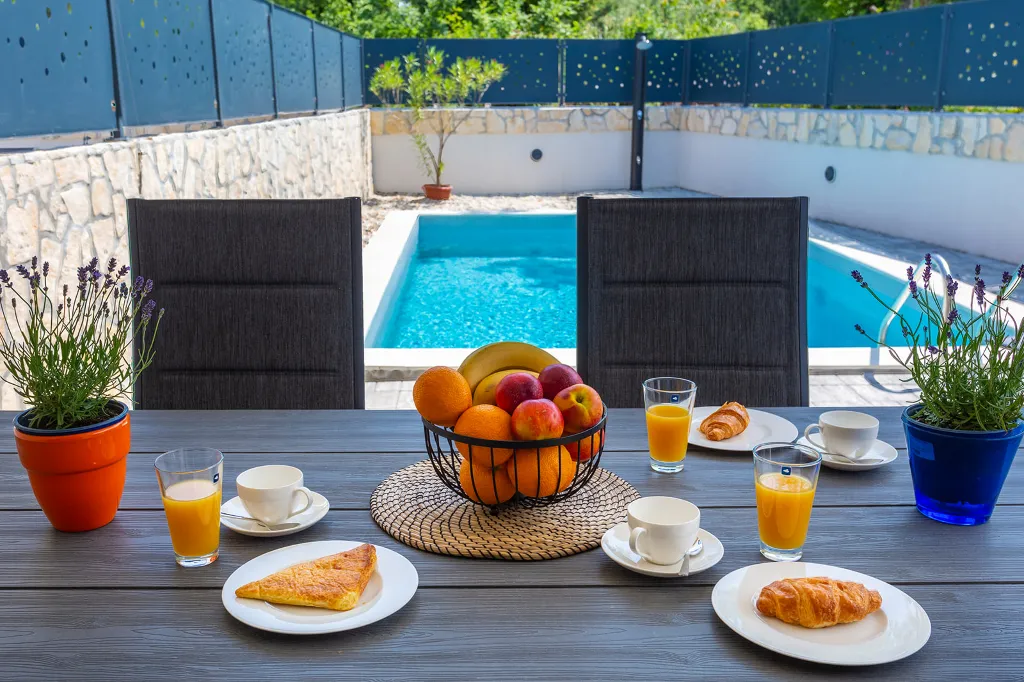 Villa with Private Pool in Malinska for 6