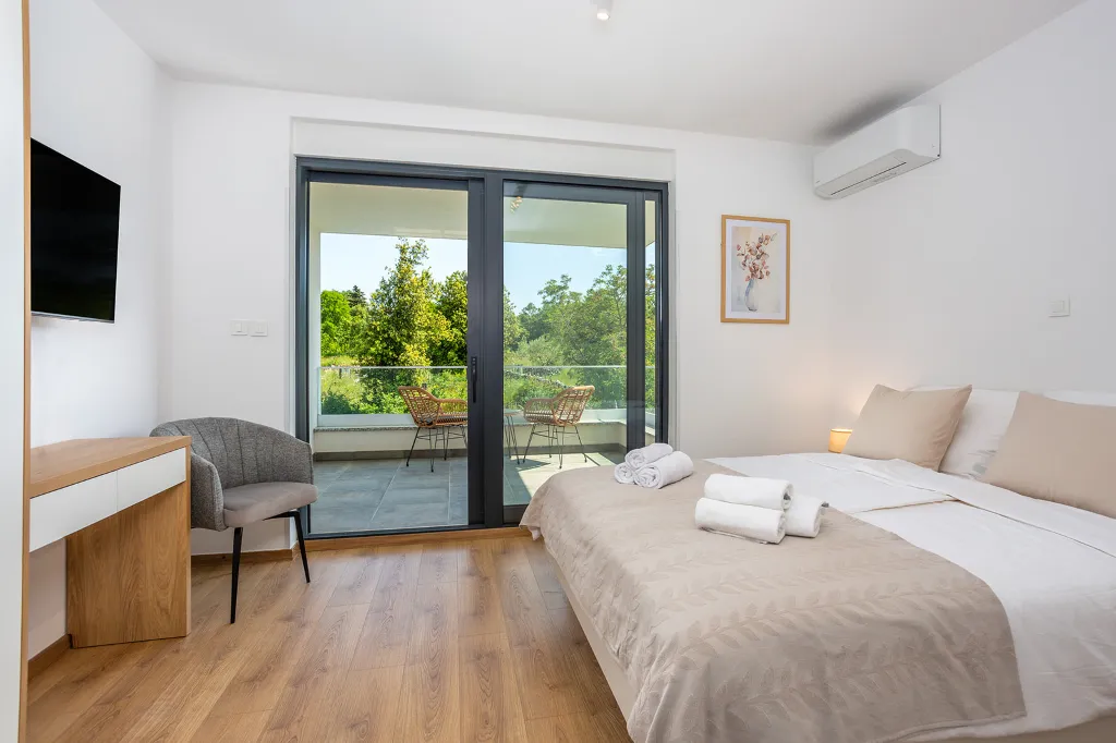 Villa with Private Pool in Malinska for 6