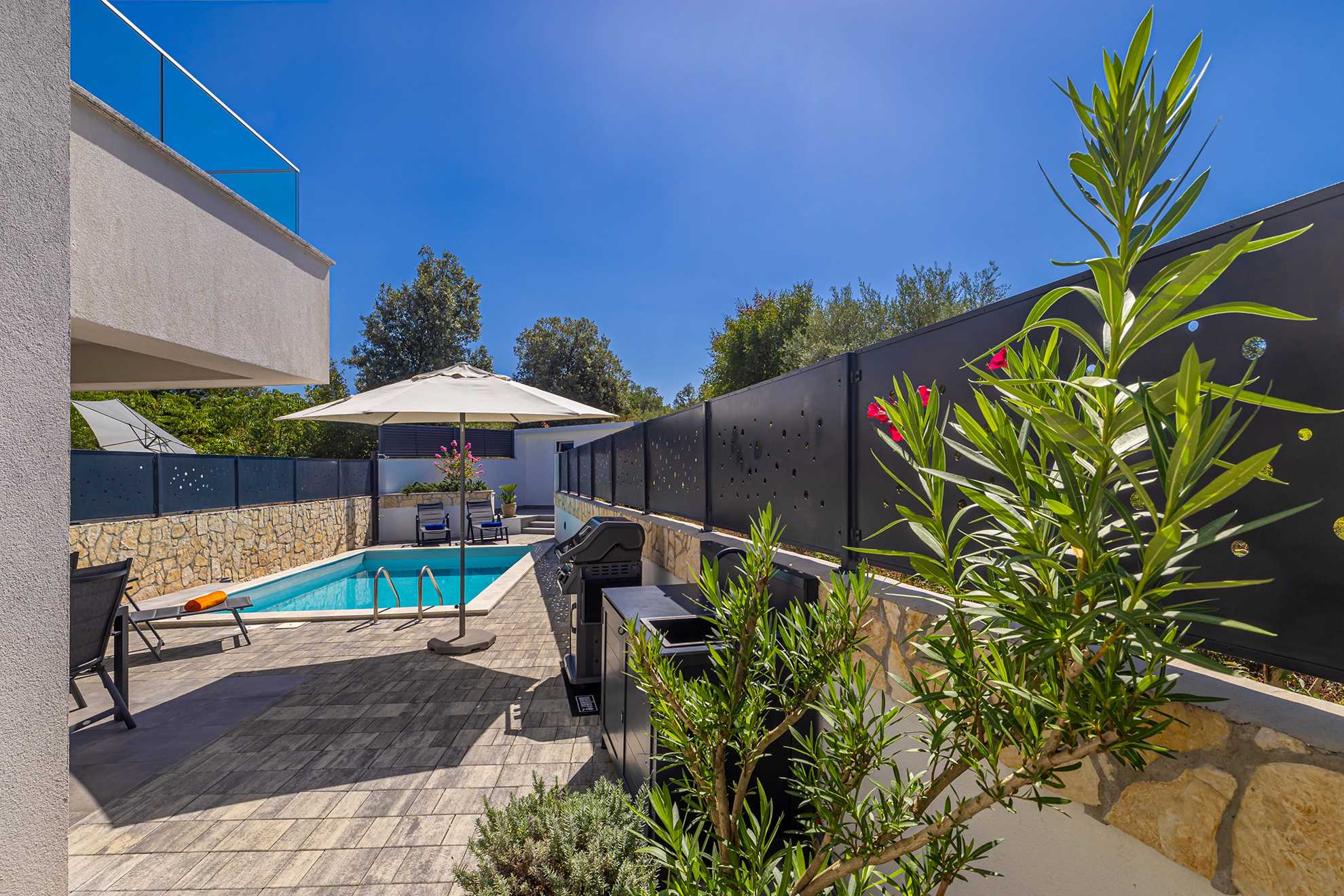 Villa LARUS s privatnim bazenom