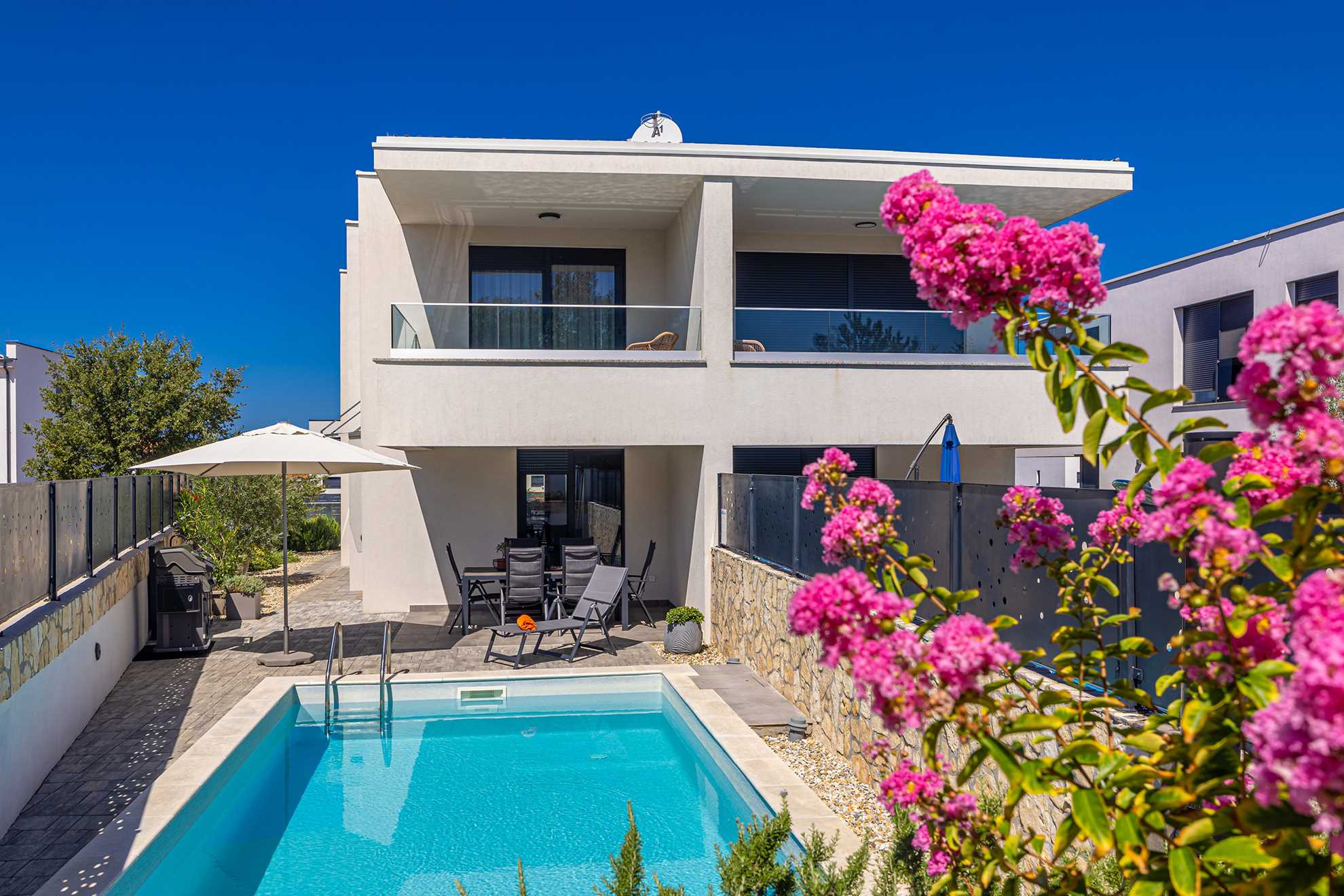 Villa LARUS s privatnim bazenom