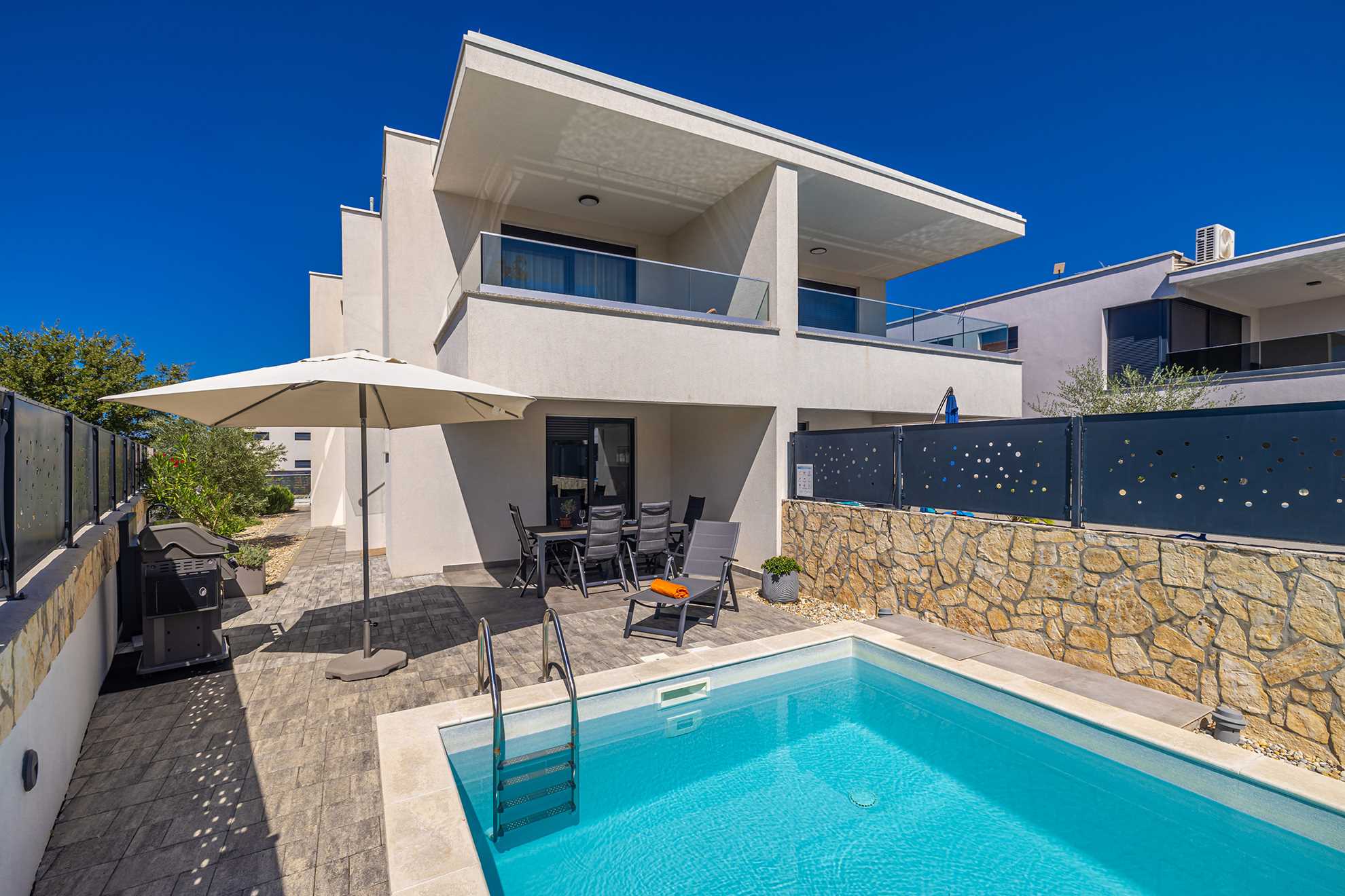 Villa LARUS s privatnim bazenom