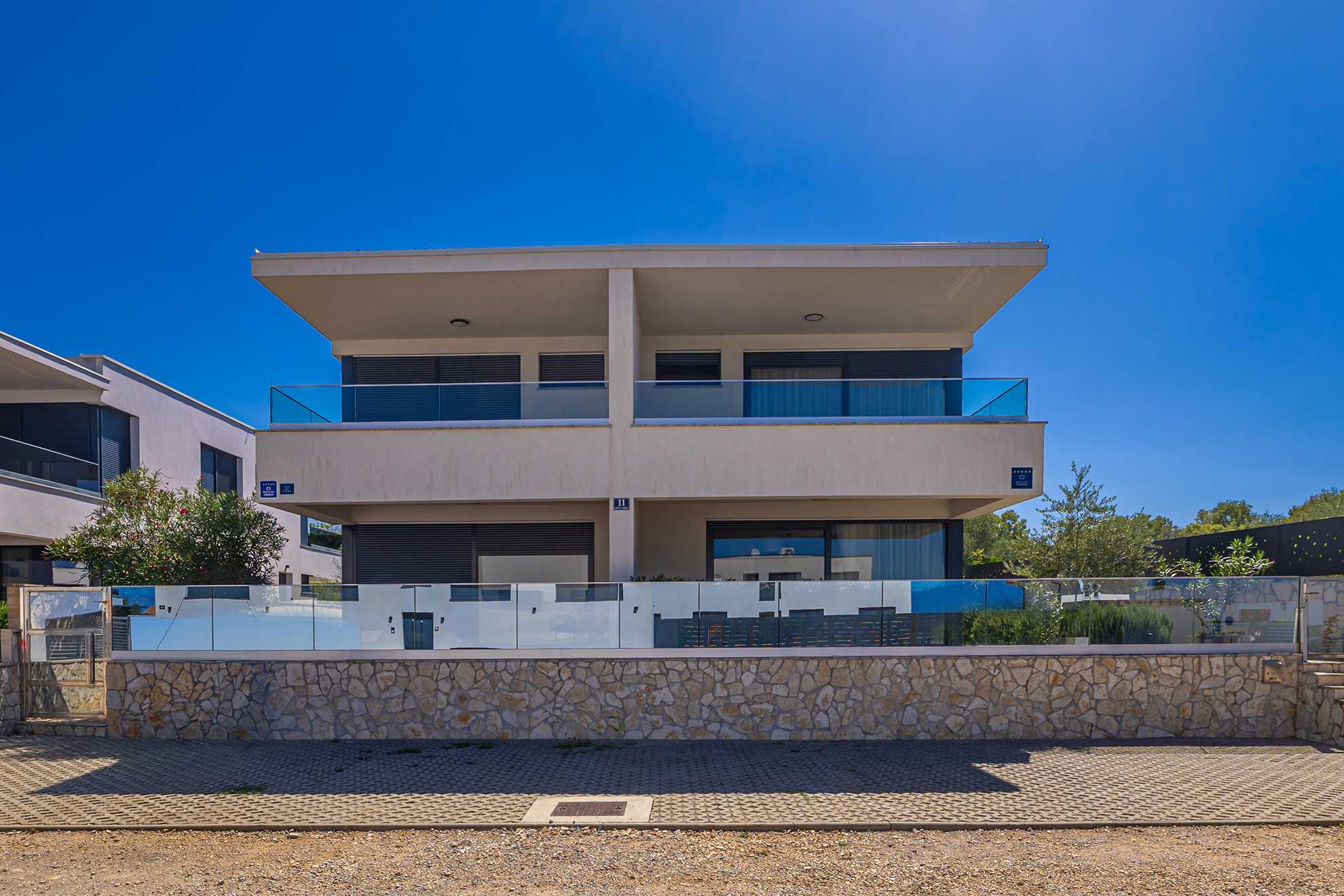 Villa LARUS s privatnim bazenom