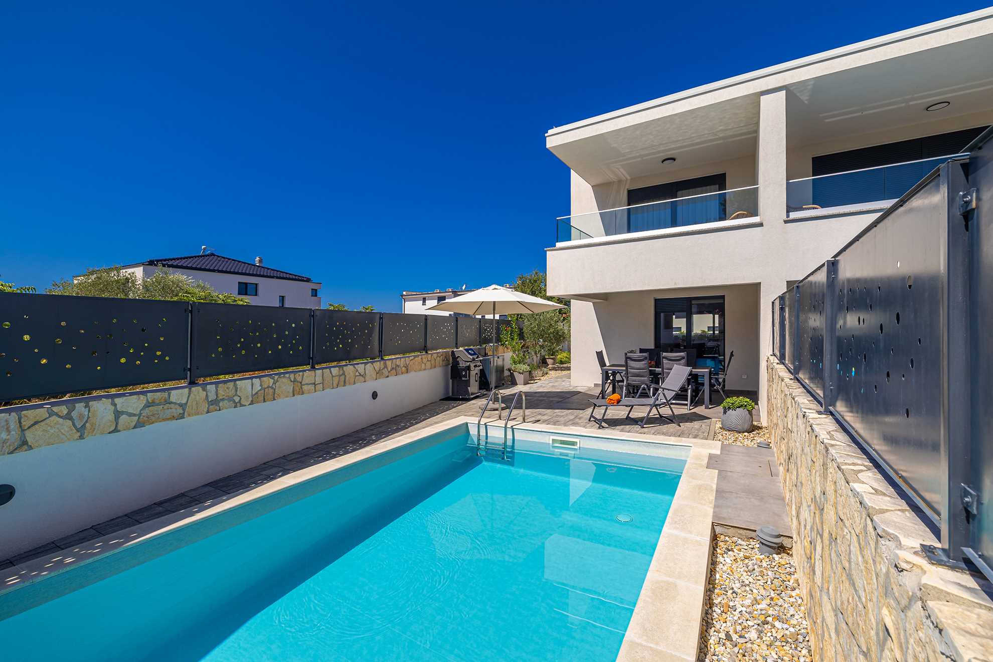 Villa LARUS s privatnim bazenom
