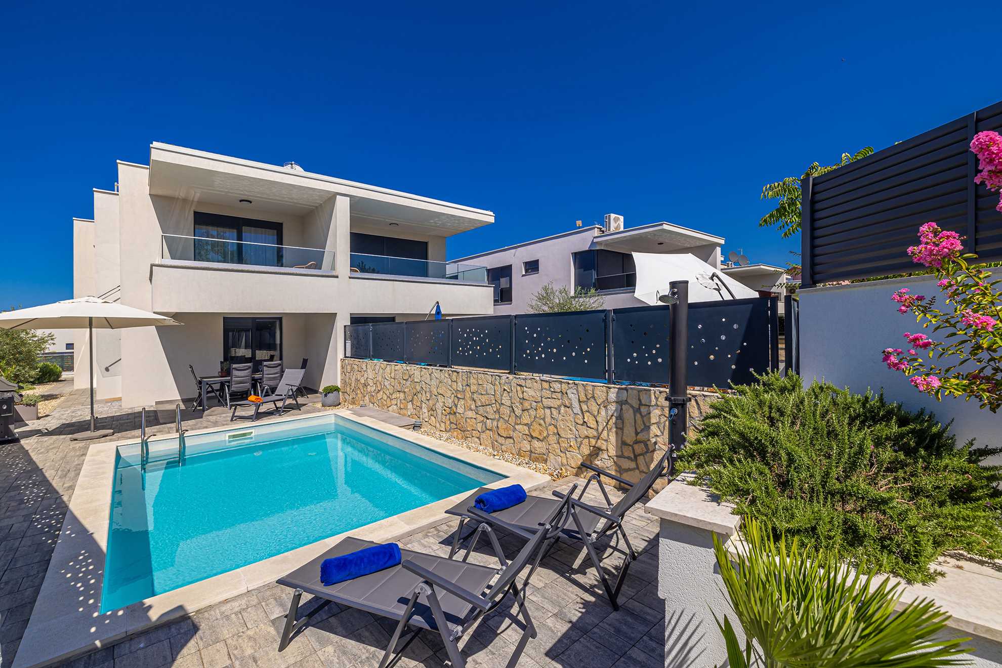 Villa LARUS s privatnim bazenom