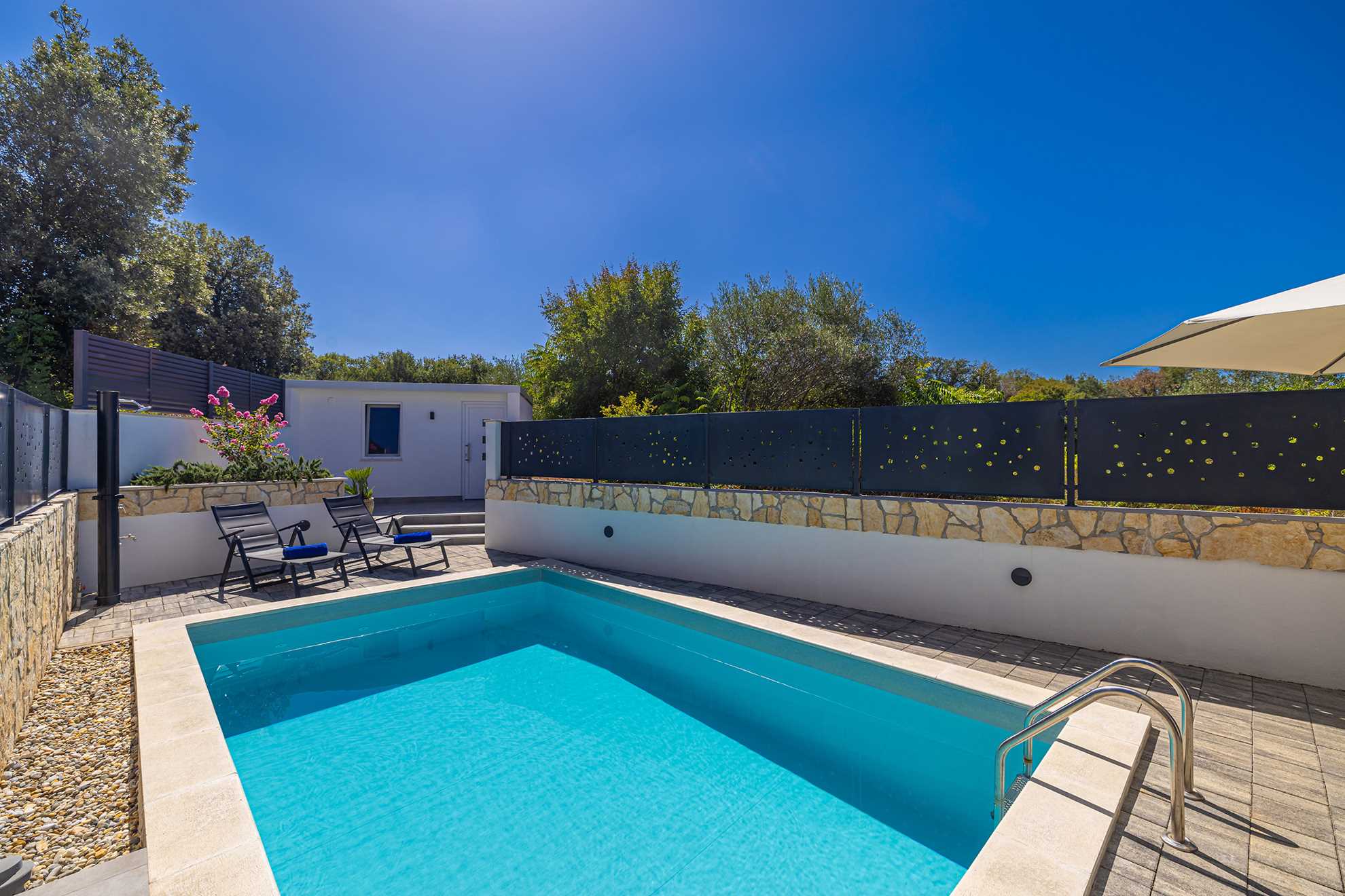 Villa LARUS s privatnim bazenom