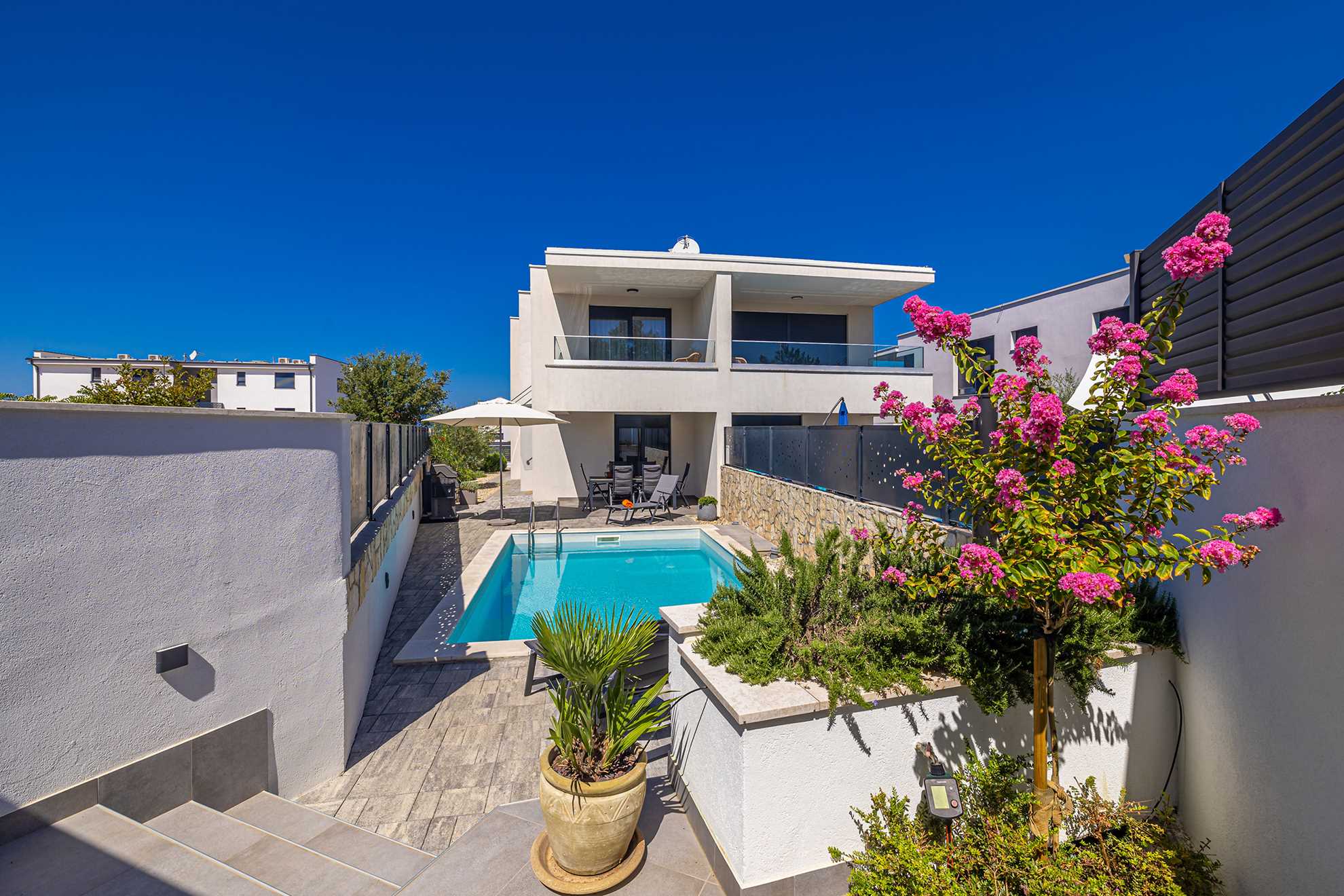 Villa LARUS s privatnim bazenom