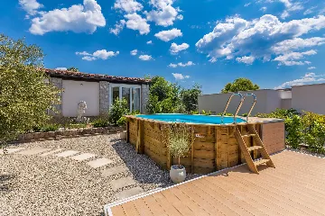 Air-Conditioned Holiday House in Pinezići for 6 Guests