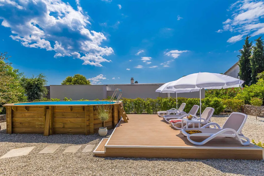 Air-Conditioned Holiday House in Pinezići for 6 Guests
