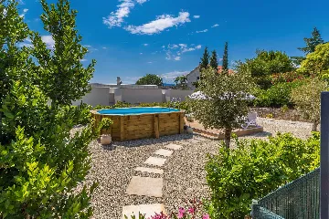 Air-Conditioned Holiday House in Pinezići for 6 Guests