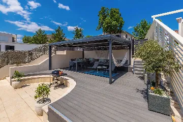 Air-Conditioned Holiday House in Pinezići for 6 Guests