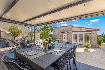 Air-Conditioned Holiday House in Pinezići for 6 Guests