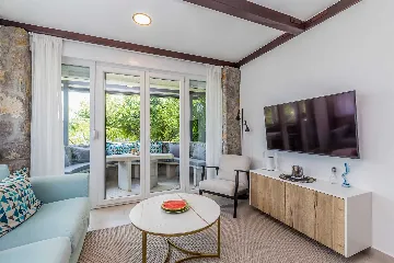 Air-Conditioned Holiday House in Pinezići for 6 Guests