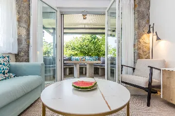 Air-Conditioned Holiday House in Pinezići for 6 Guests