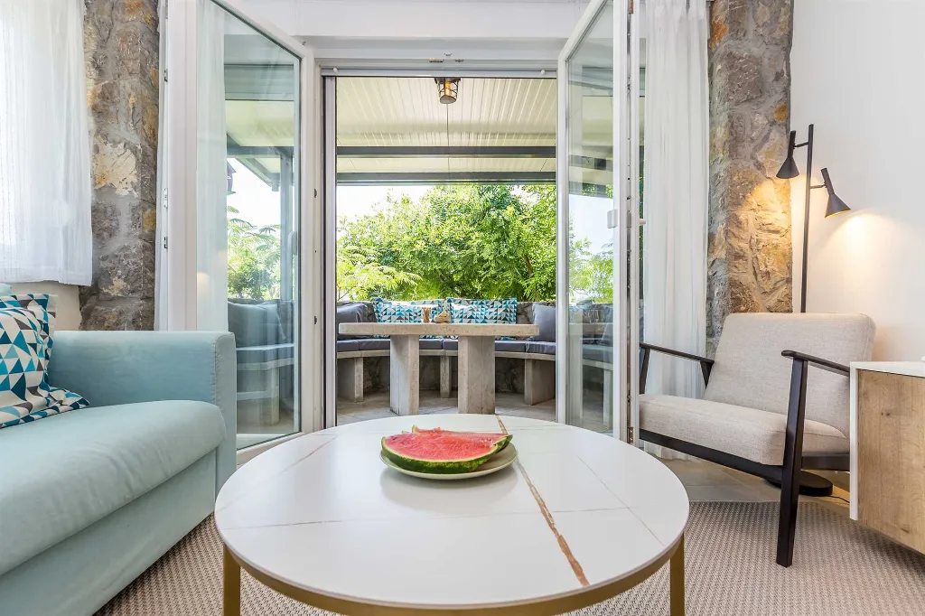 Air-Conditioned Holiday House in Pinezići for 6 Guests