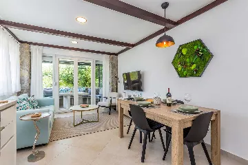 Air-Conditioned Holiday House in Pinezići for 6 Guests