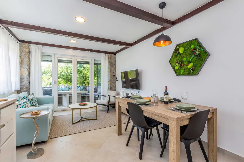 Air-Conditioned Holiday House in Pinezići for 6 Guests