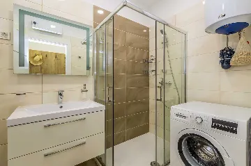 Air-Conditioned Holiday House in Pinezići for 6 Guests