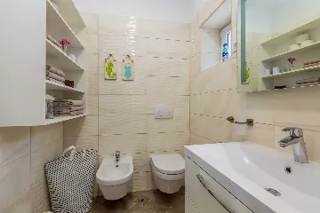 Air-Conditioned Holiday House in Pinezići for 6 Guests