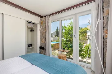 Air-Conditioned Holiday House in Pinezići for 6 Guests