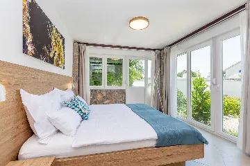 Air-Conditioned Holiday House in Pinezići for 6 Guests