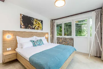 Air-Conditioned Holiday House in Pinezići for 6 Guests