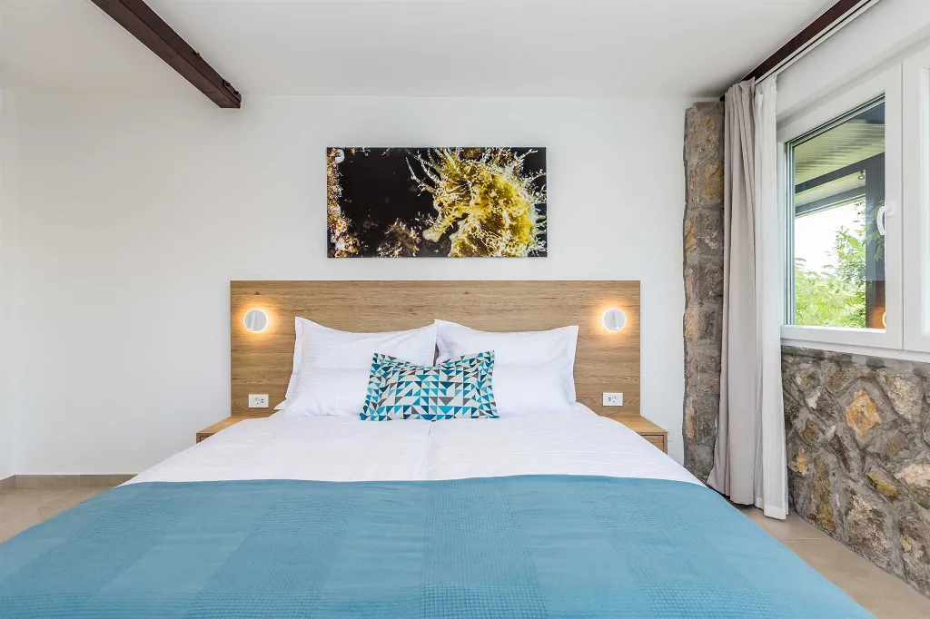 Air-Conditioned Holiday House in Pinezići for 6 Guests