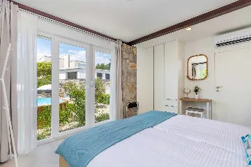 Air-Conditioned Holiday House in Pinezići for 6 Guests