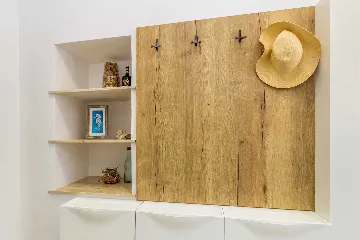 Air-Conditioned Holiday House in Pinezići for 6 Guests