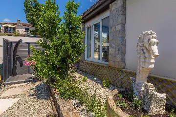 Air-Conditioned Holiday House in Pinezići for 6 Guests