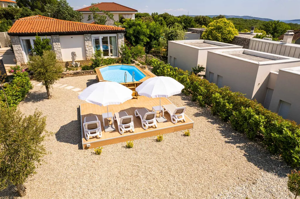 Air-Conditioned Holiday House in Pinezići for 6 Guests