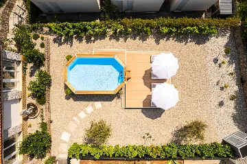 Air-Conditioned Holiday House in Pinezići for 6 Guests