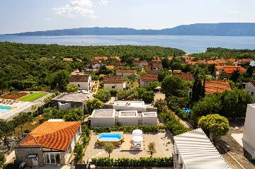 Air-Conditioned Holiday House in Pinezići for 6 Guests