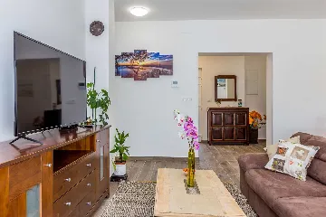 4-Bedroom House with Pool in Malinska