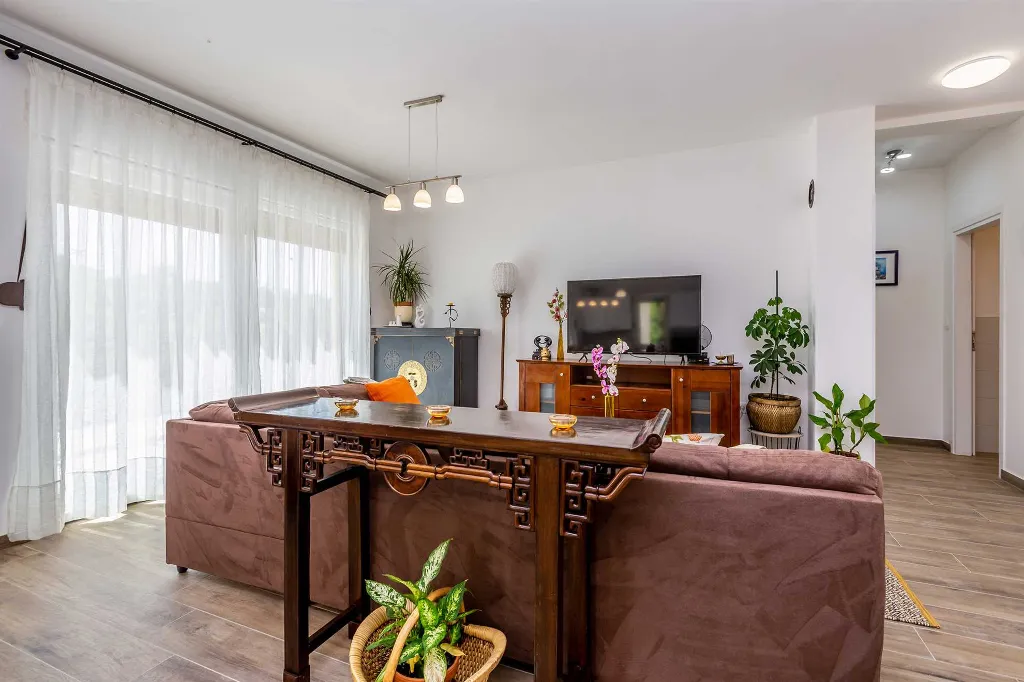 4-Bedroom House with Pool in Malinska