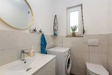 4-Bedroom House with Pool in Malinska