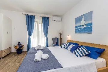 4-Bedroom House with Pool in Malinska