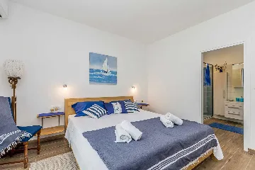 4-Bedroom House with Pool in Malinska