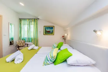 4-Bedroom House with Pool in Malinska