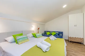 4-Bedroom House with Pool in Malinska